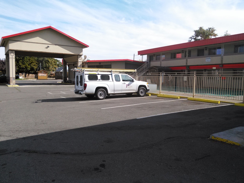 Yakima Valley Inn - photo 34