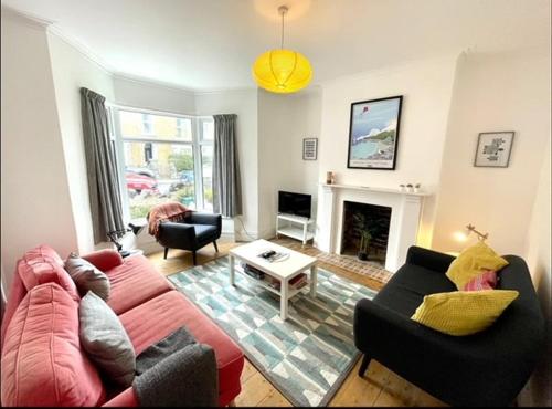 Family Home in Mumbles. Close to the Beach — 4-Star Luxury Hotel in Swansea, United Kingdom