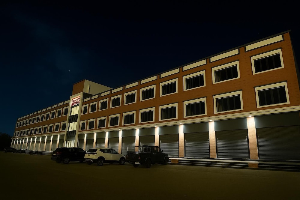 Tgr Hotel in Mundra, India