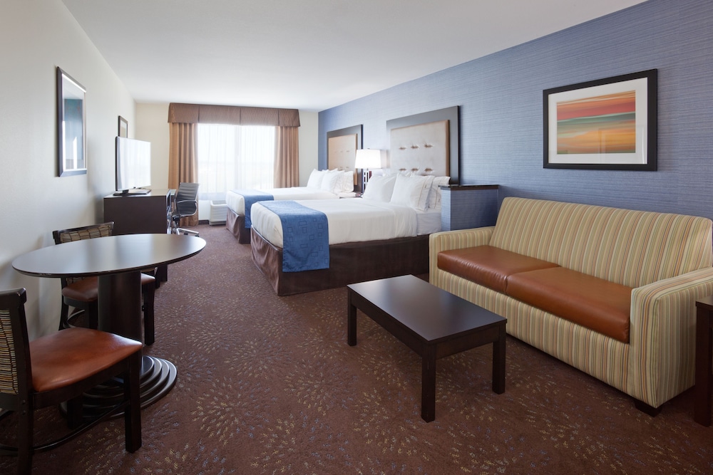Holiday Inn Express Hotel & Suites Fort Dodge by IHG - photo 11