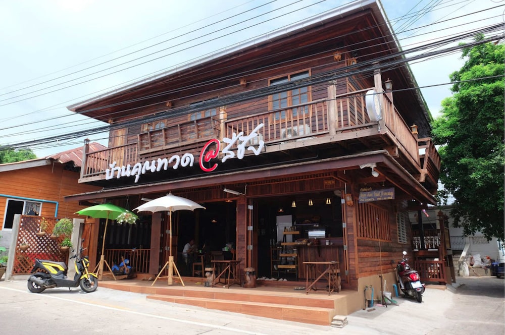 Baan Kun Tuad Ko Si Chang in Chon Buri, Thailand