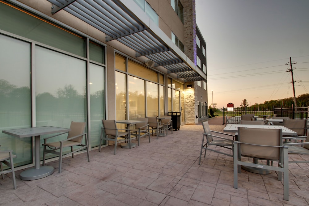 Holiday Inn Express & Suites Mount Vernon by IHG - photo 31
