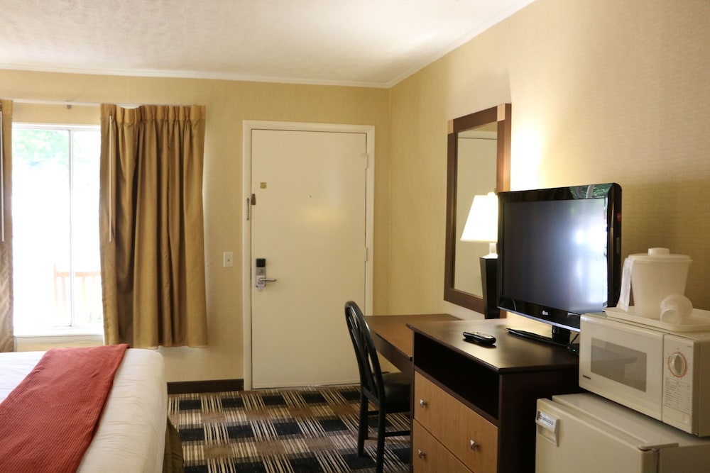 Castlewood Inn - photo 12