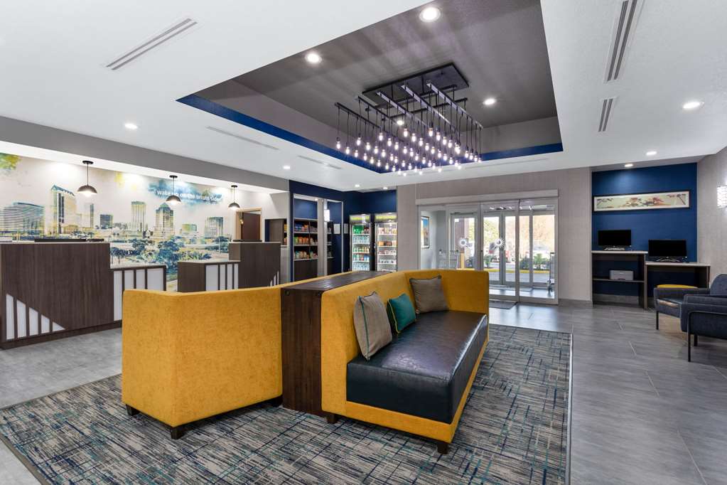 La Quinta Inn & Suites by Wyndham Tampa Central - photo 5