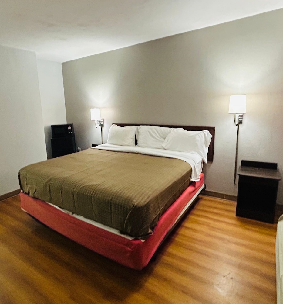 Super 7 Inn Tupelo - photo 27