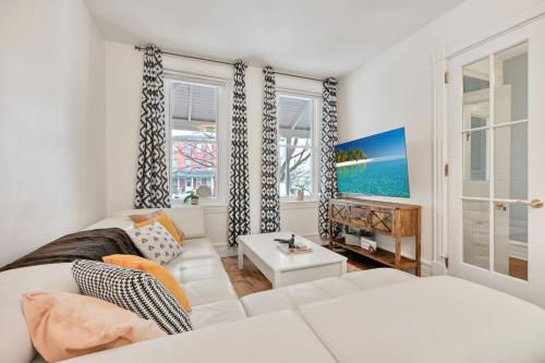 Downtown Lancaster Luxury 4BR Garage & Parking in Lancaster, United States