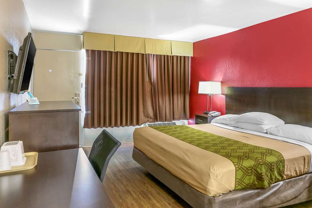 Econo Lodge Shorewood - photo 12