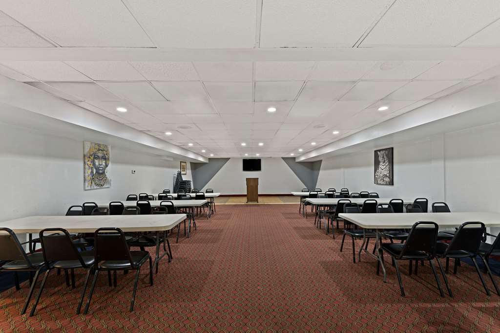 Quality Inn & Suites Council Bluffs Omaha East - photo 14