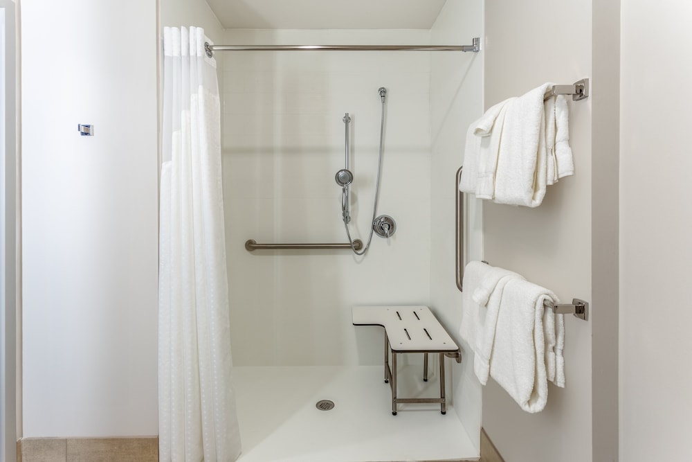 Holiday Inn Express & Suites Springfield North by IHG - photo 29