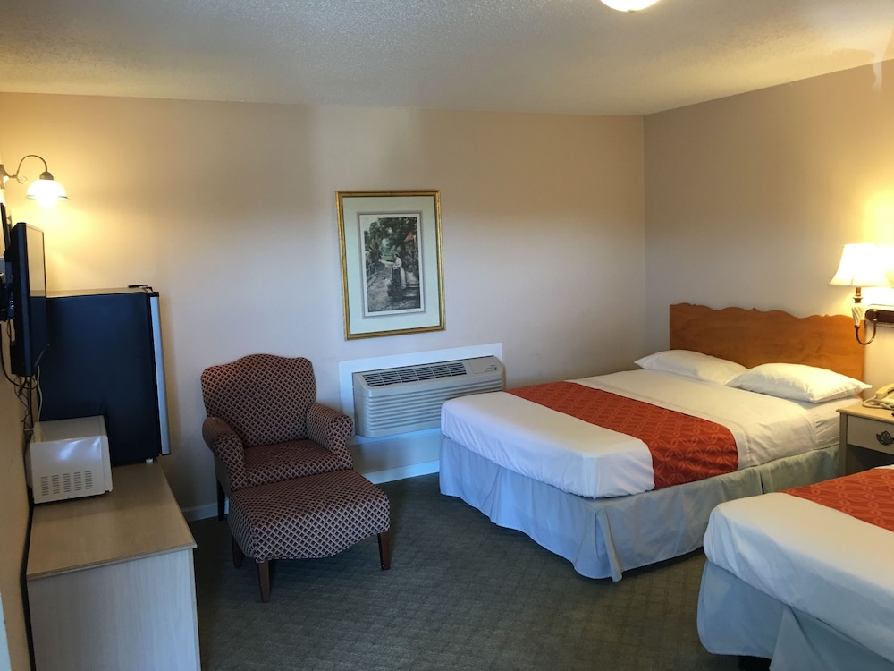 Dixie Plaza Hotel - photo 22