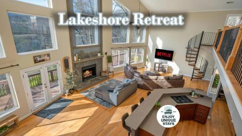 Lakeshore Retreat with Lake Lanier views & hot tub — 4-Star Luxury Hotel in Landrum, United States