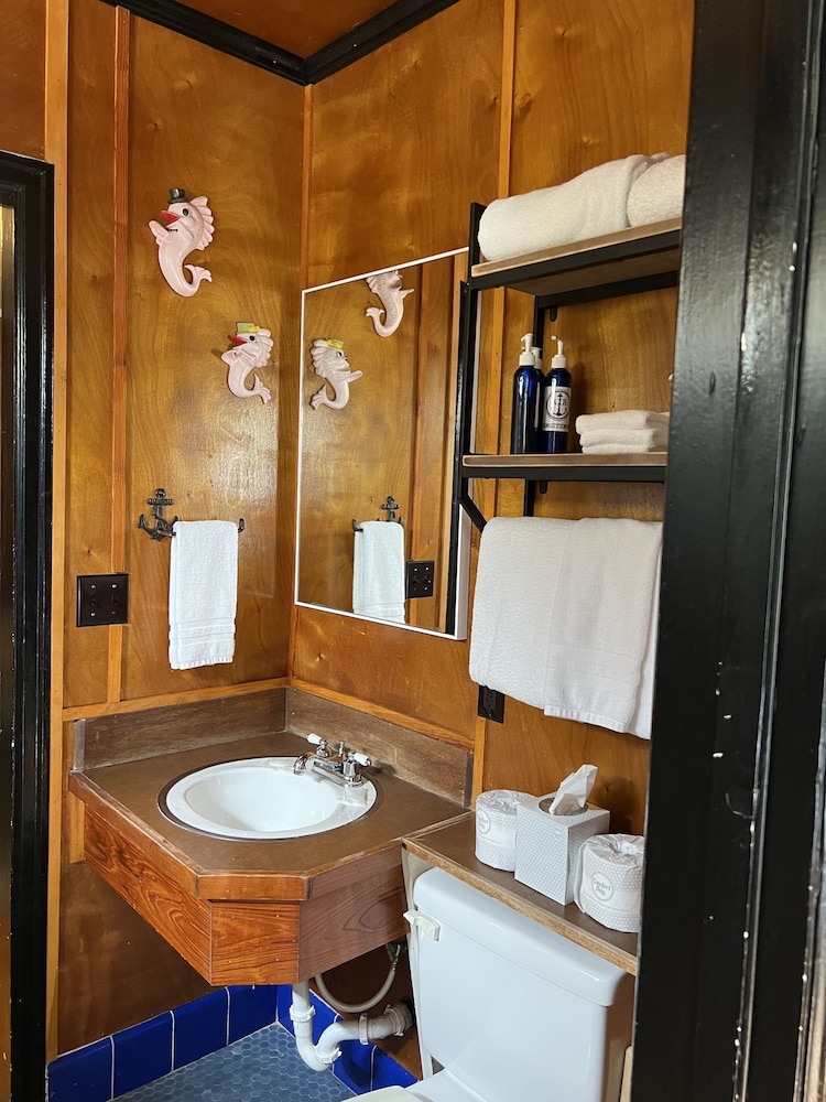 Anchor Inn Resort - photo 57