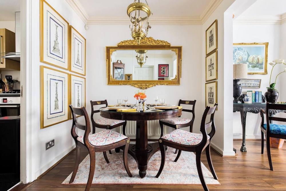 Mayfair W ac 3 bed 5guests Berkeley Square — 4-Star Luxury Hotel in London, United Kingdom