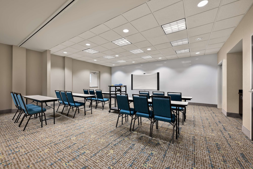 Hampton Inn Birmingham Leeds - photo 63