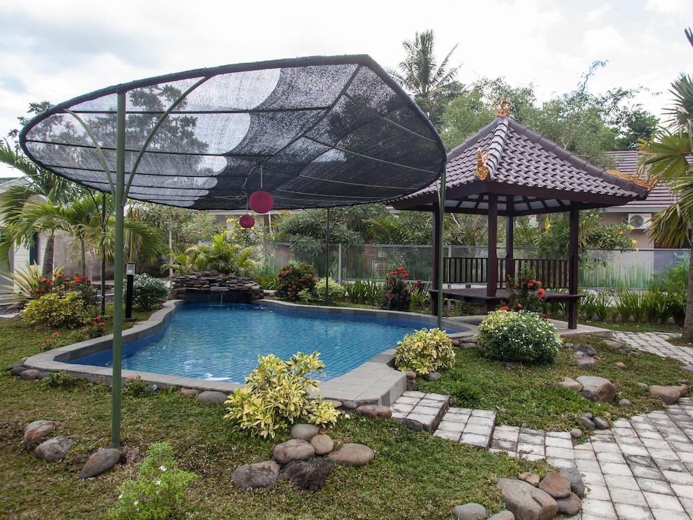 RedDoorz Plus near Banyuwangi Airport in Banyuwangi, Indonesia