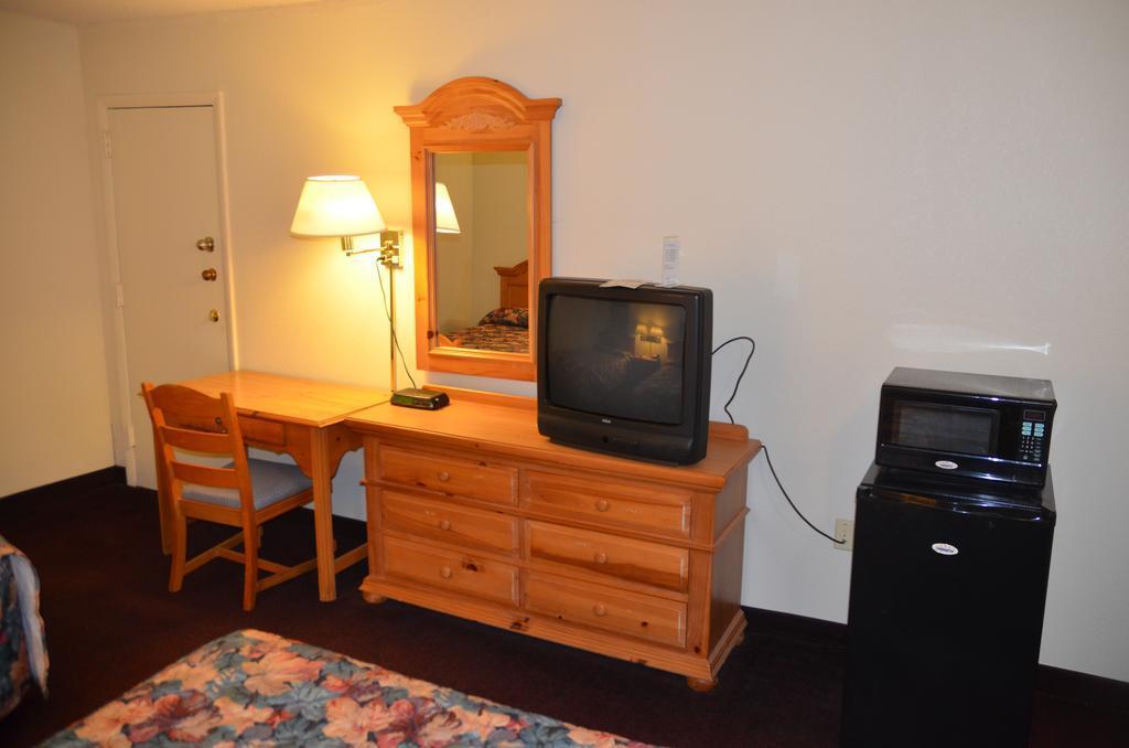 Knights Inn Memphis - photo 7