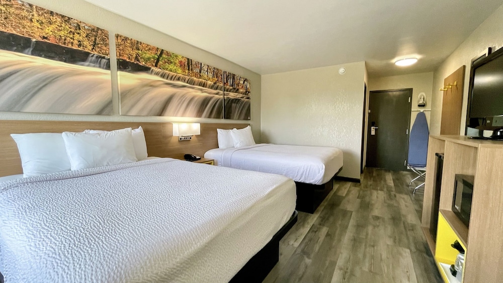 Days Inn by Wyndham Columbus IN - photo 3