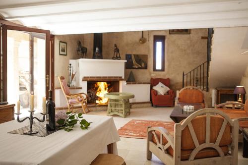 Casa Rural El Simarro — 4-Star Luxury Hotel in Vara De Rey, Spain