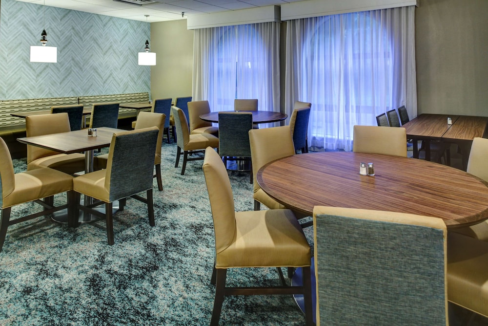 Embassy Suites Williamsburg - photo 29