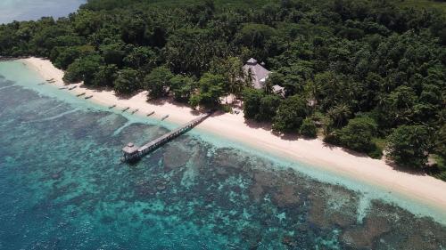 Coral Eye Boutique Resort and Marine Outpost — hotel in Likupang