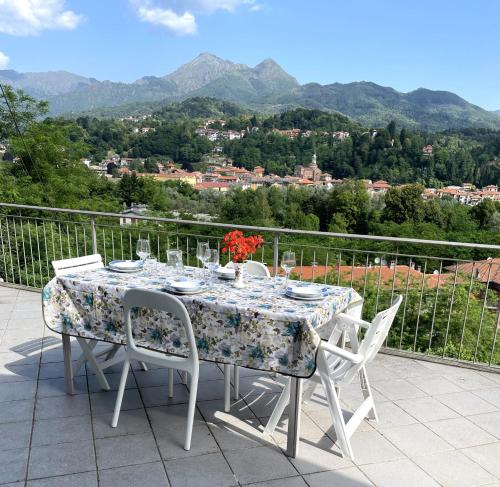 Appartamento Ai Rododendri — 4-Star Luxury Hotel in Pray, Italy