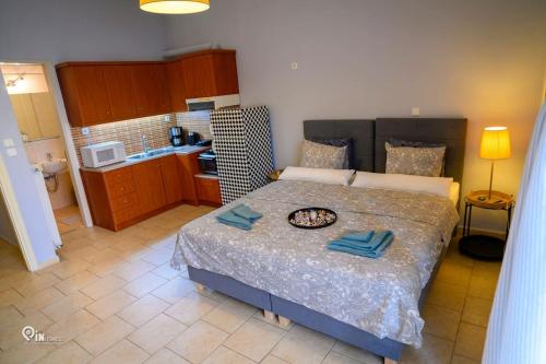 Aphrodite Cozy & Bright Studio in Egaleo Athens — 4-Star Luxury Hotel in Athens, Greece