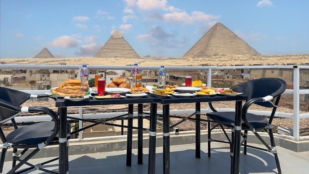 Pyramids Express View Hotel