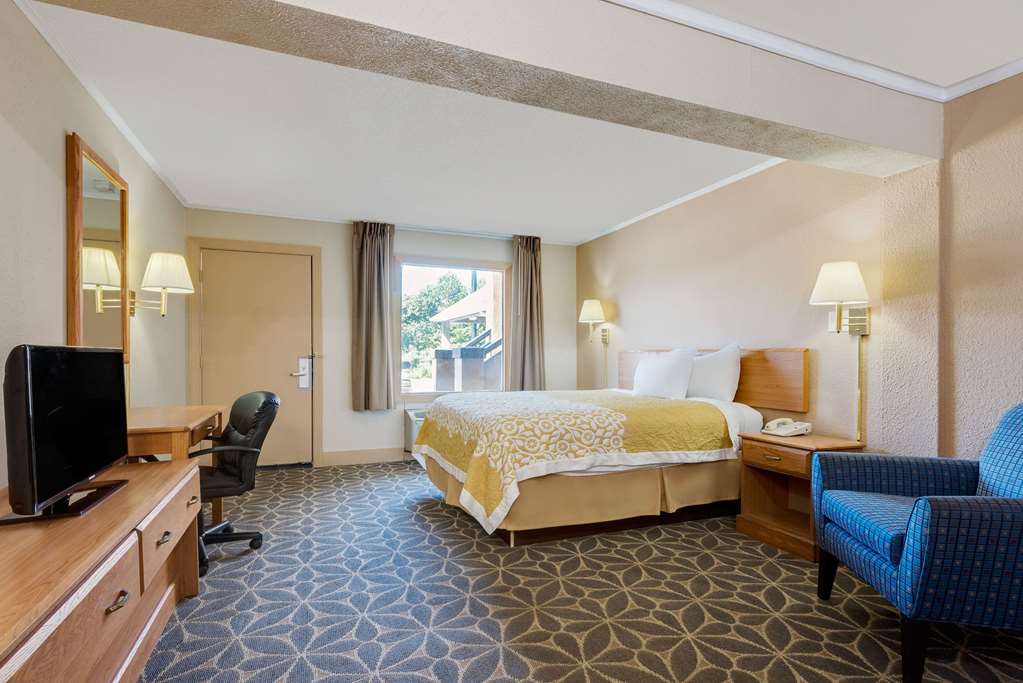 Days Inn by Wyndham Fairmont - photo 9