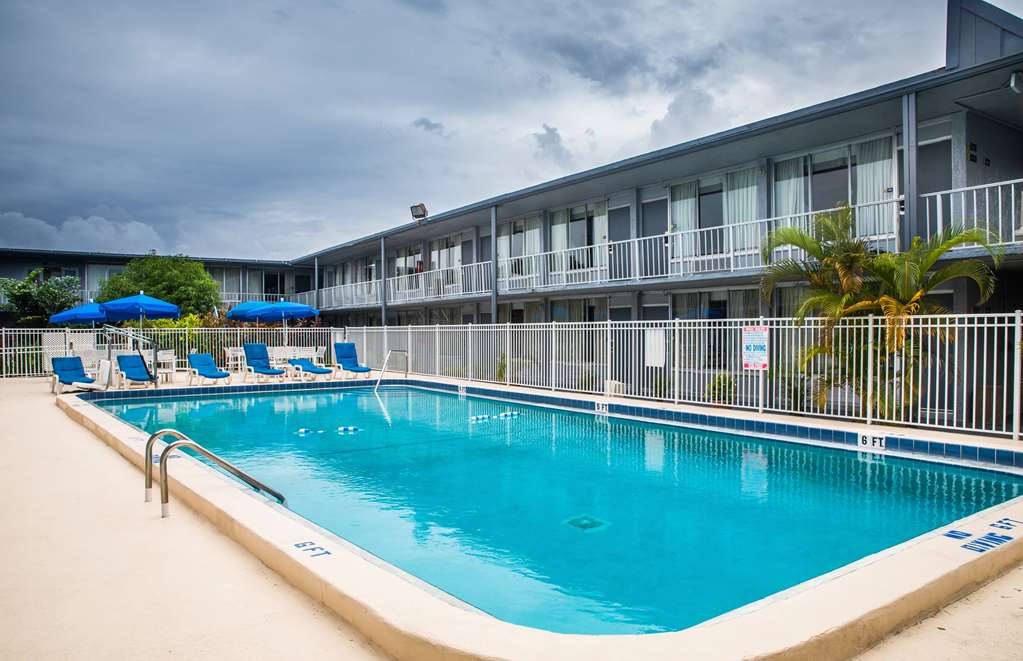 Days Inn by Wyndham Stuart - photo 4