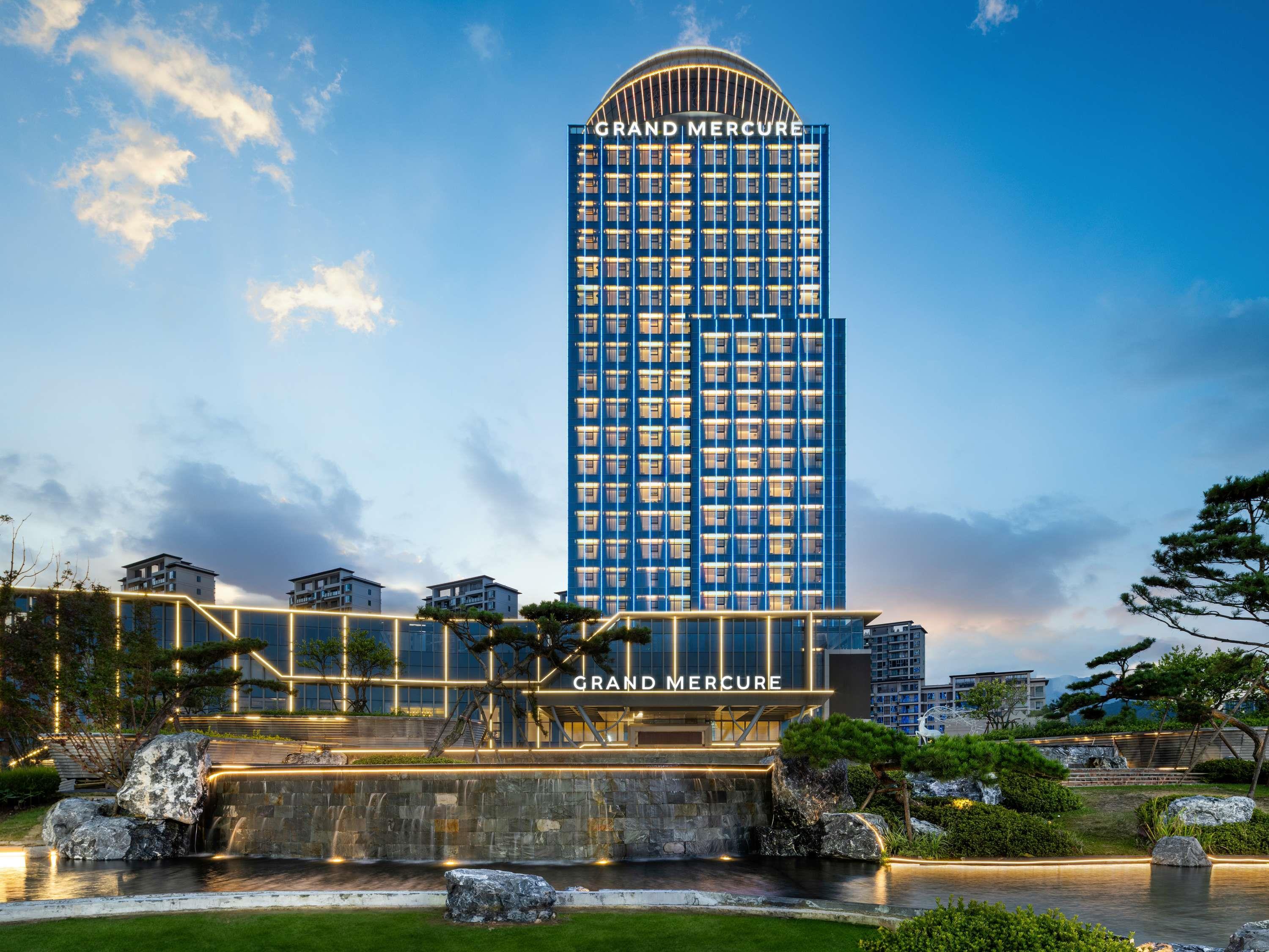 Grand Mercure Lushan Jade in Luyang, People's Republic of China