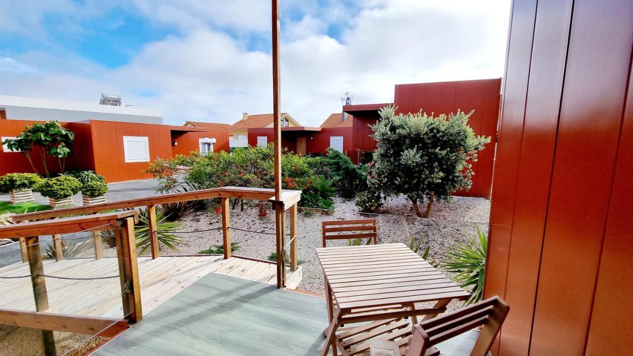 Family Surf Home Bungalow 4 — 4-Star Luxury Hotel in Santo Isidoro, Portugal