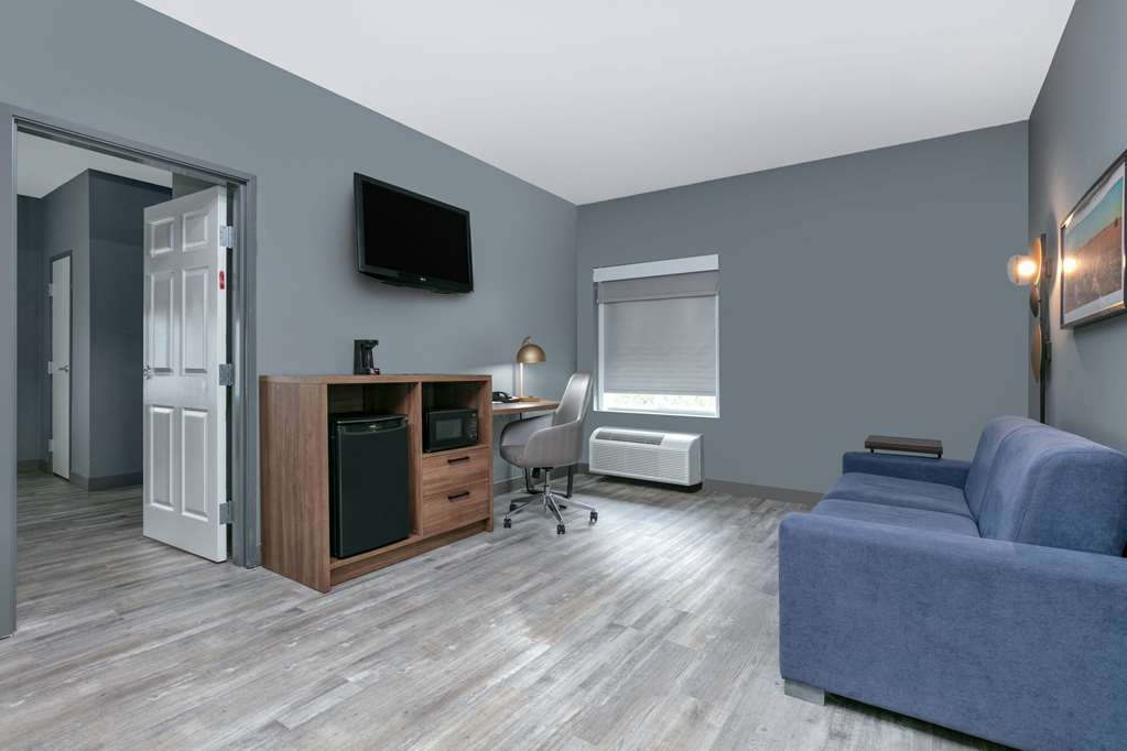 La Quinta Inn & Suites by Wyndham Decatur - photo 23