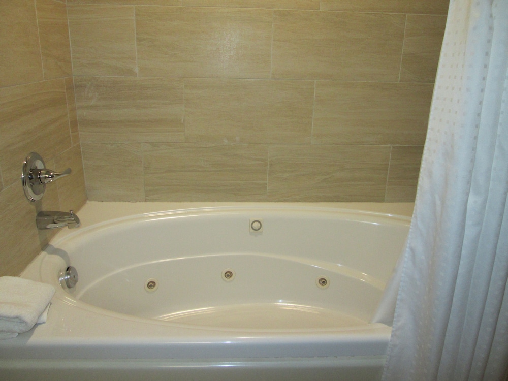 Holiday Inn Express Cloverdale by IHG - photo 15