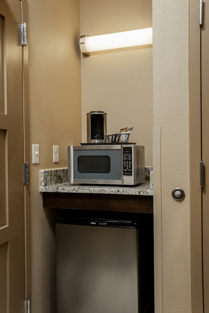 Clubhouse Hotel Suites Sioux Falls - photo 14