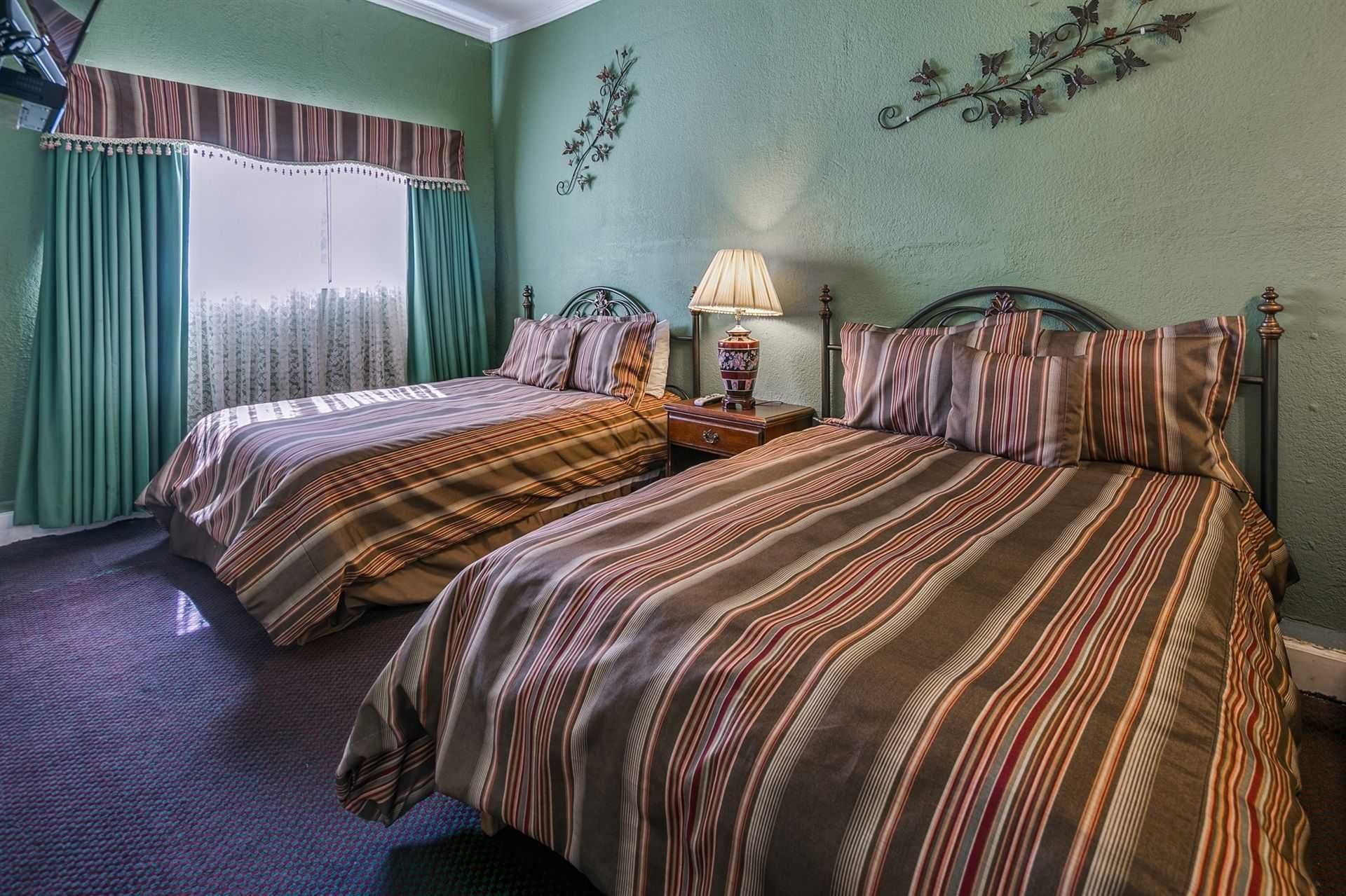 Rose Garden Inn - photo 2