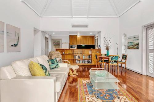 Time and Tide Beach Cottage on the Esplanade — 4-Star Luxury Hotel in Adelaide, Australia
