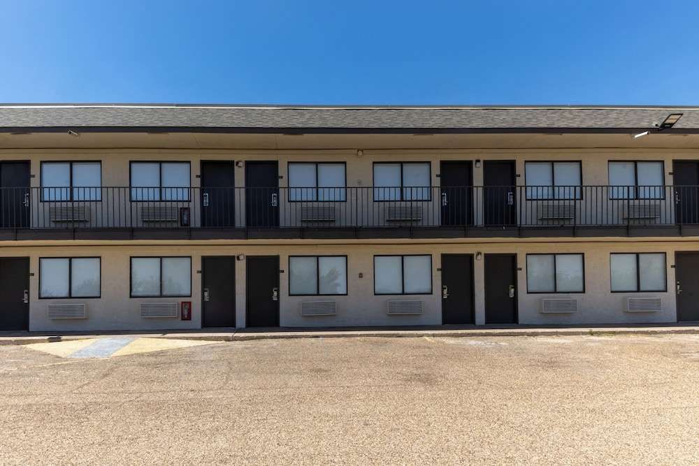 Super 8 by Wyndham Big Spring - photo 16