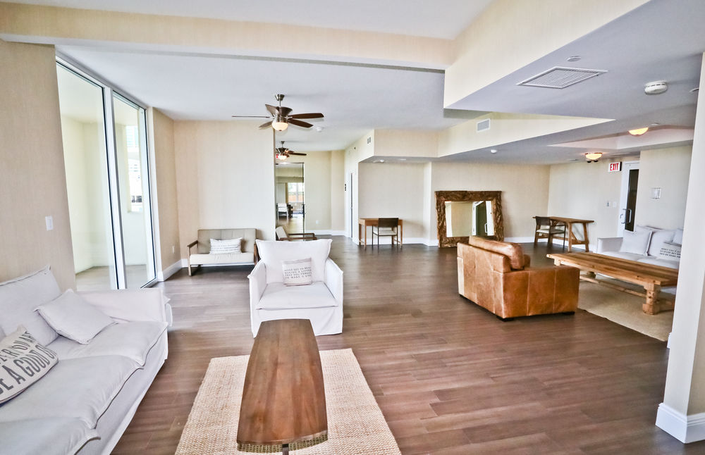 One Broadway Luxury Suites Downtown - photo 37