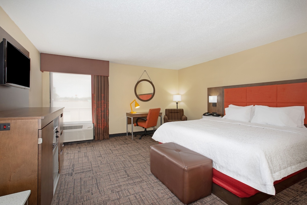 Hampton Inn Jonesboro - photo 9