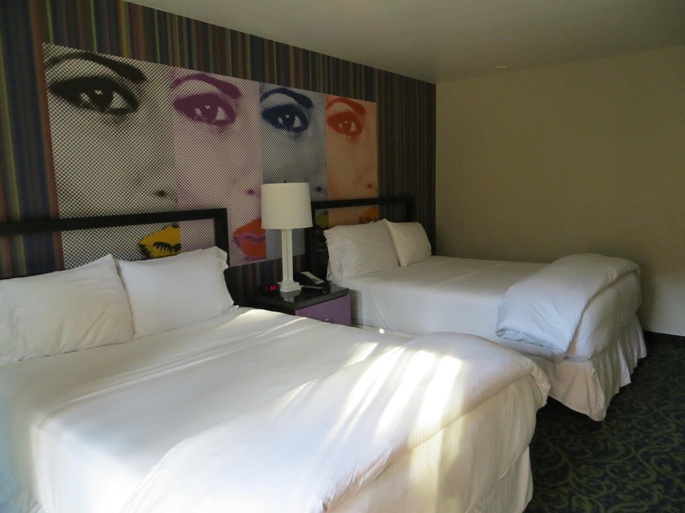 7 Springs Inn & Suites - photo 9