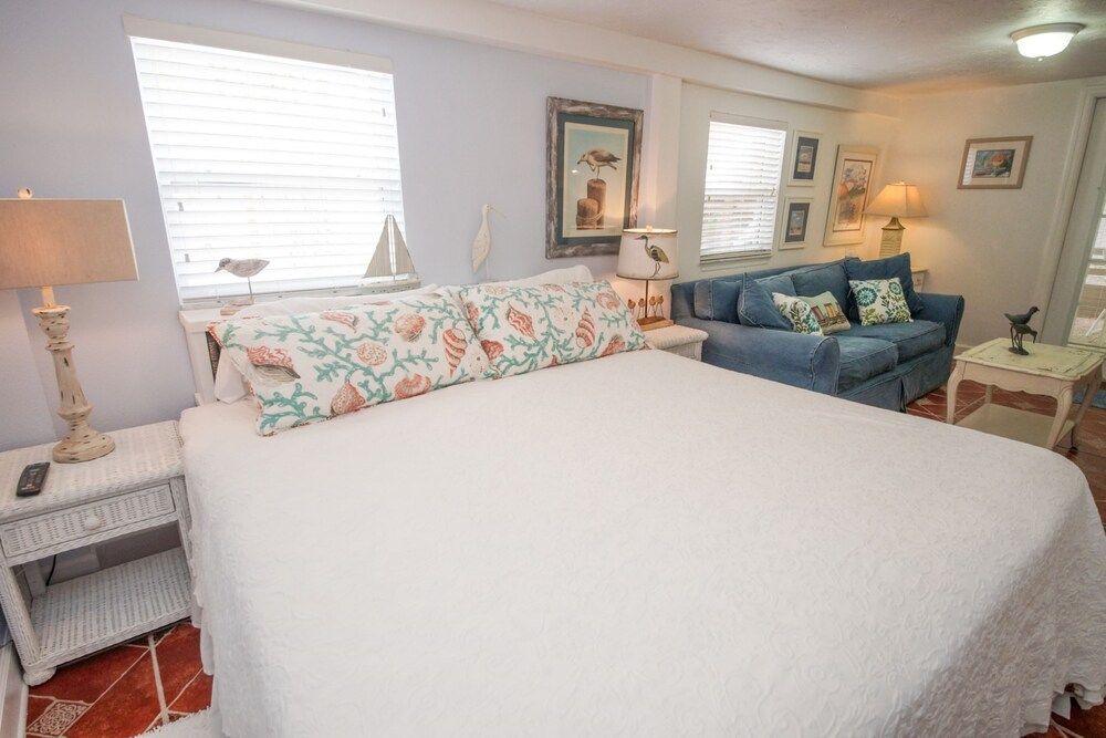 Anna Maria Beach Cottages - photo 9