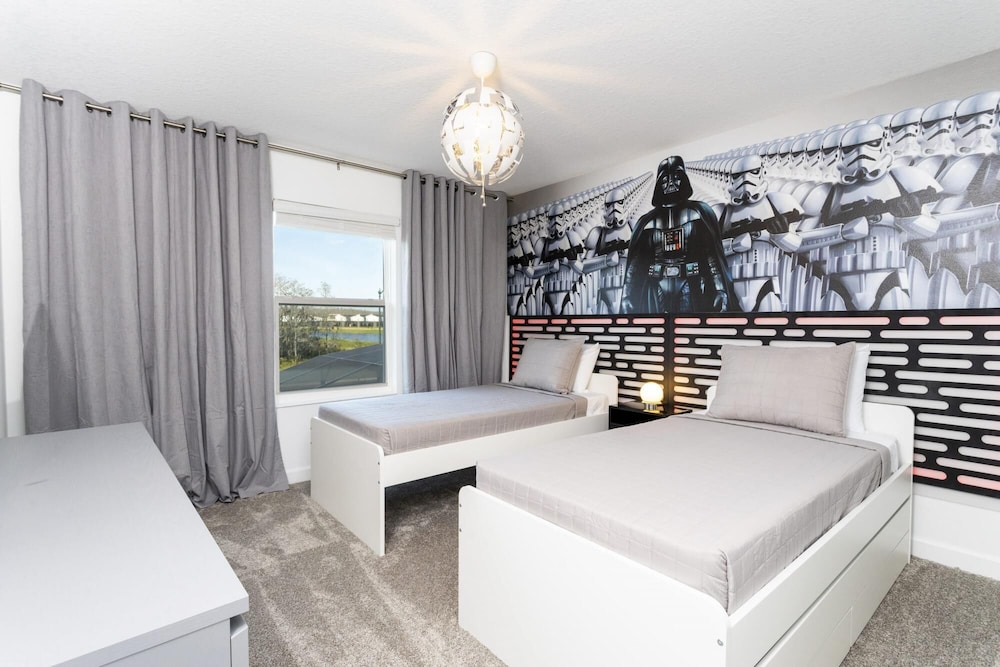 Chic Modern Marvel Themed Beds Private Pool - photo 10