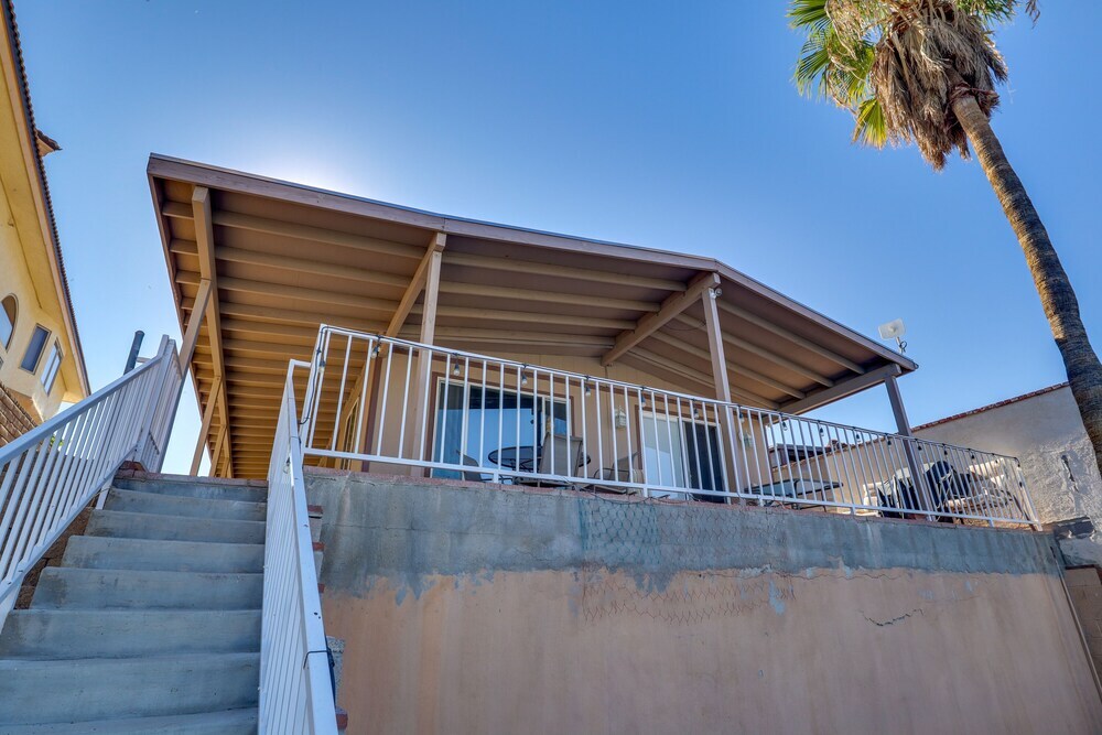 Riverfront Bullhead City House with Balcony — 4-Star Luxury Hotel in Bridgehampton, United States
