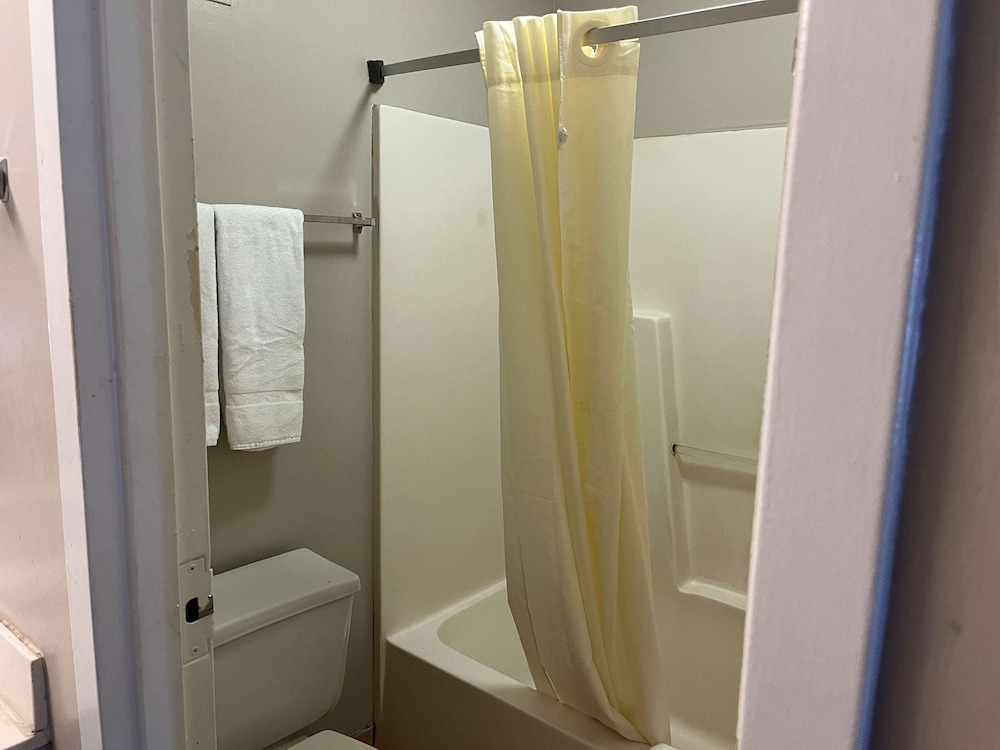 Motel 6 Bracey VA I 85 - photo 24