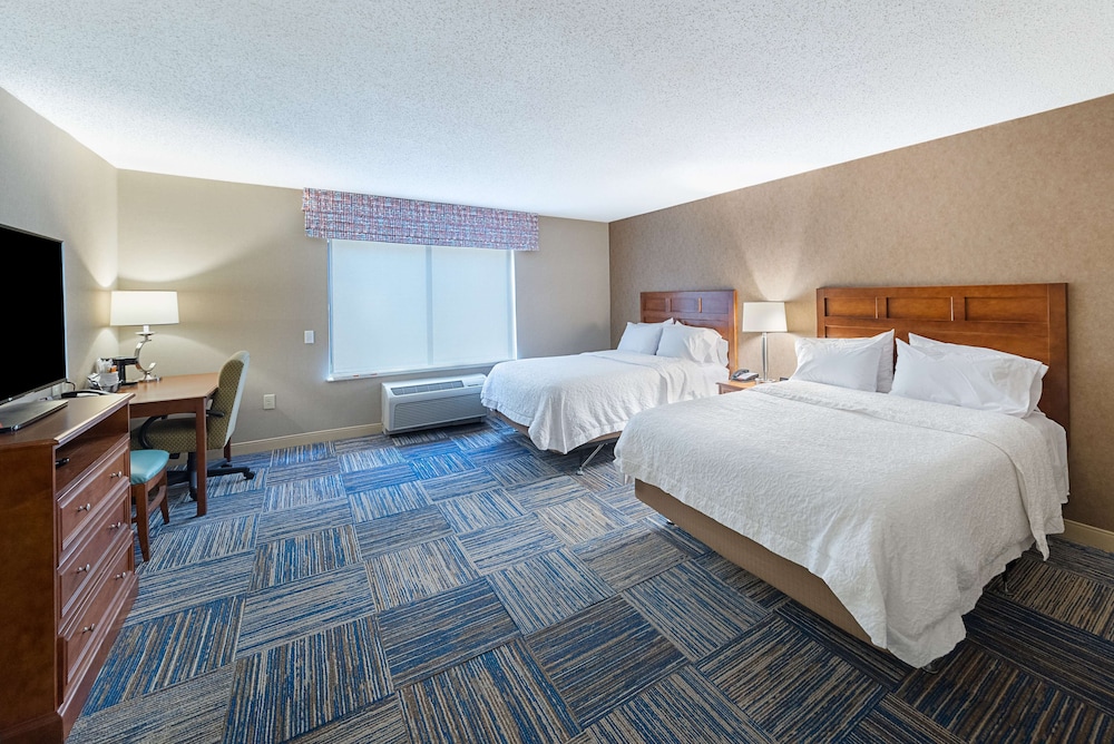 Hampton Inn Greenfield - photo 14