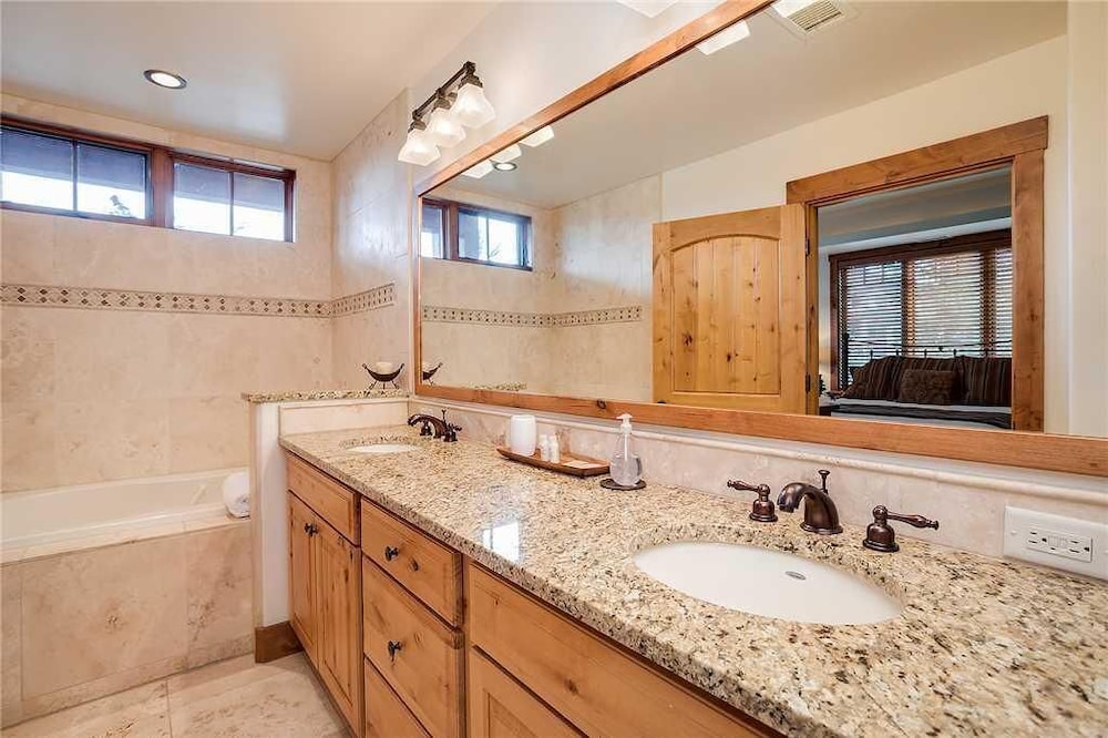 5106 Emerald Lodge Trappeur's Crossing Apartment 5 — 4-Star Luxury Hotel in Steamboat Springs, United States