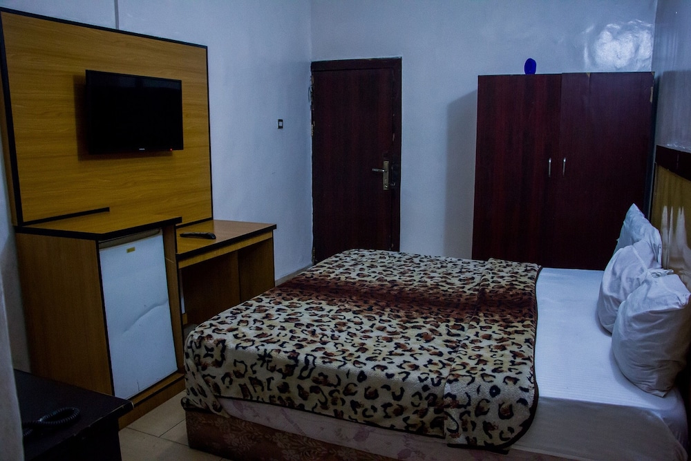 Emglo Suites - carbon neutral hotel in Lagos