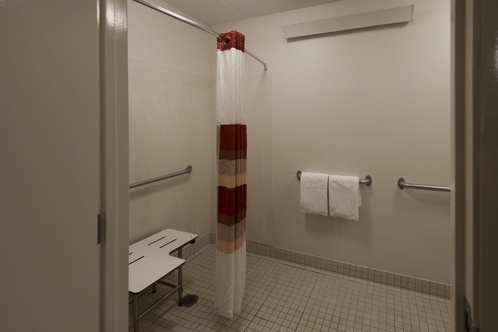 Red Roof Inn Detroit Troy - photo 25