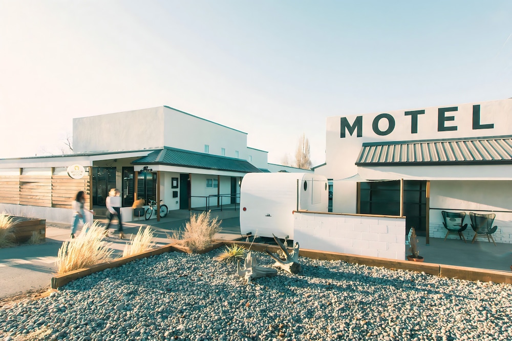 Mellow Moon Lodge - photo 2