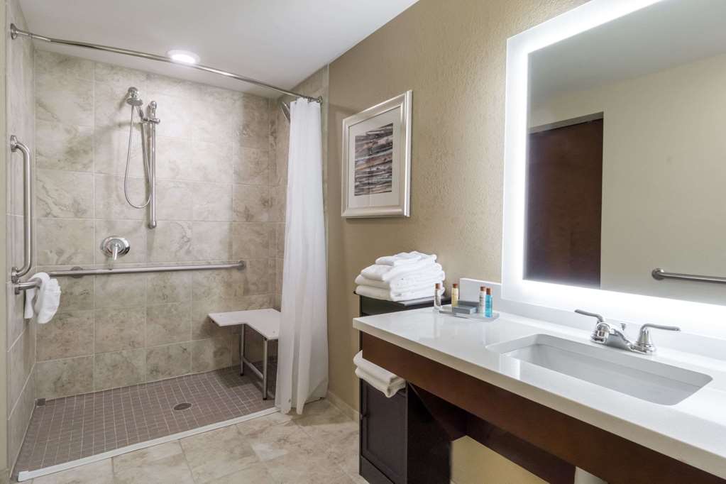 Hawthorn Suites by Wyndham Wheeling at the Highlands - photo 12